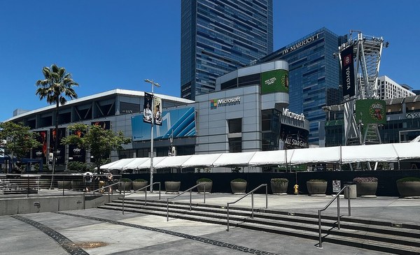 ロサンゼルスの繁華街にあるピーコックシアターの外観